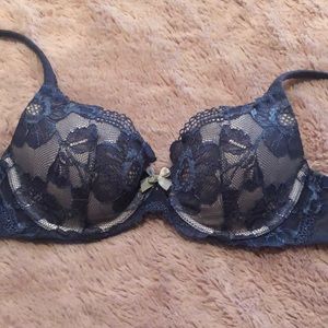 Victoria secret 32B bra
